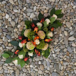 Bloemstuk oranje 45cm
