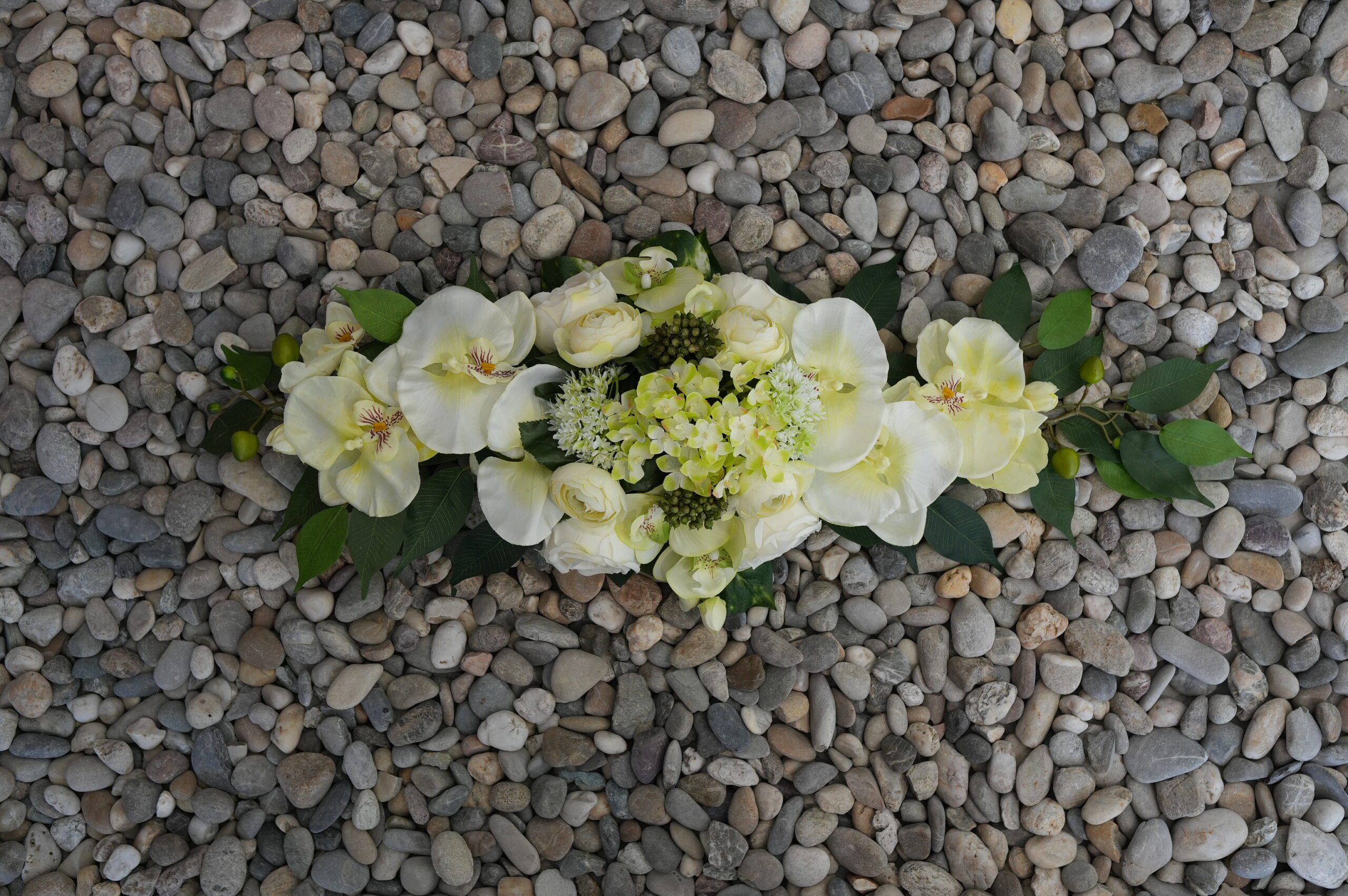 Bloemstuk wit (hortensia) 70cm