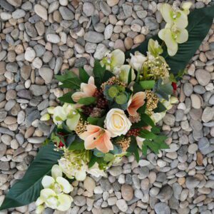 Bloemstuk zalm/wit 80cm
