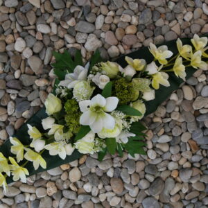 Bloemstuk wit met orchidee